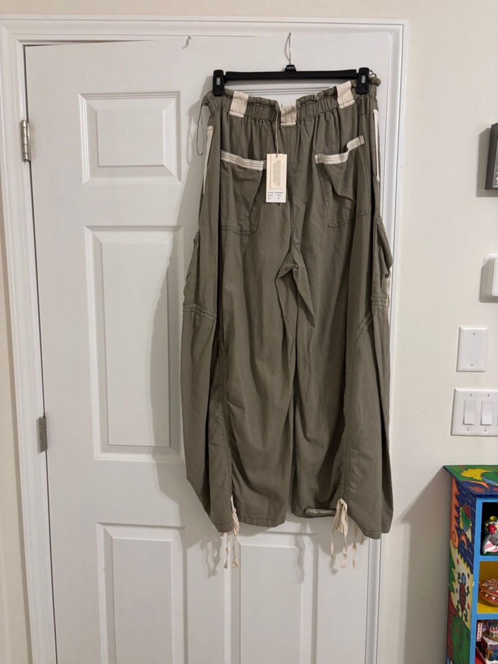 Relaxed Cargo Trousers in Olive with Contrast Trim